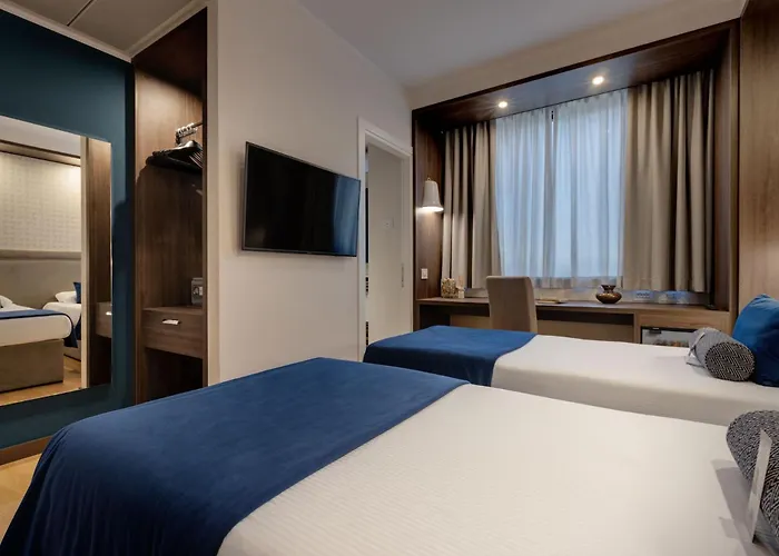 Fly Deco Hotel 4*