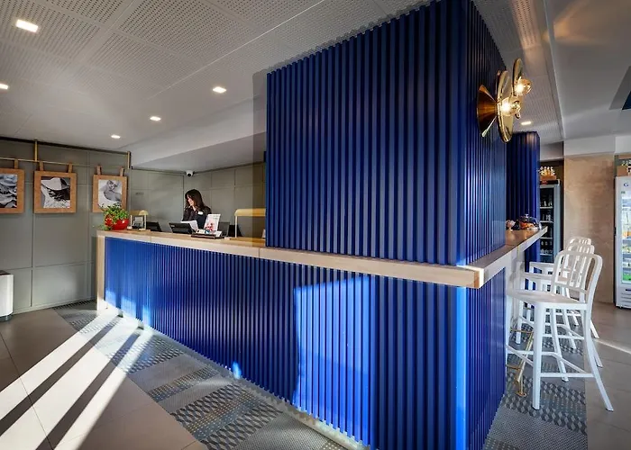 Fly Deco Hotel