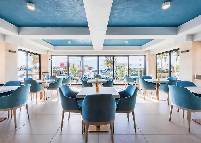 Fly Deco Hotel 4*