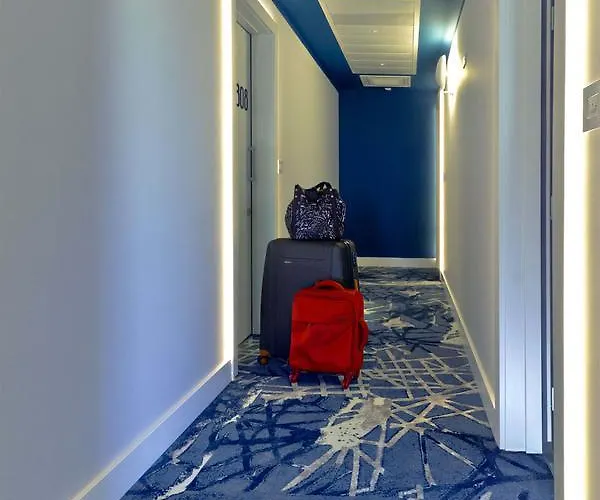 Fly Deco Hotel